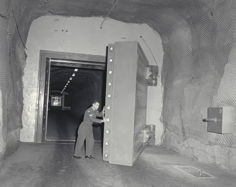 Porte d'accès antiatomique du complexe militaire souterrain de North Bay pesait 19 tonnes.