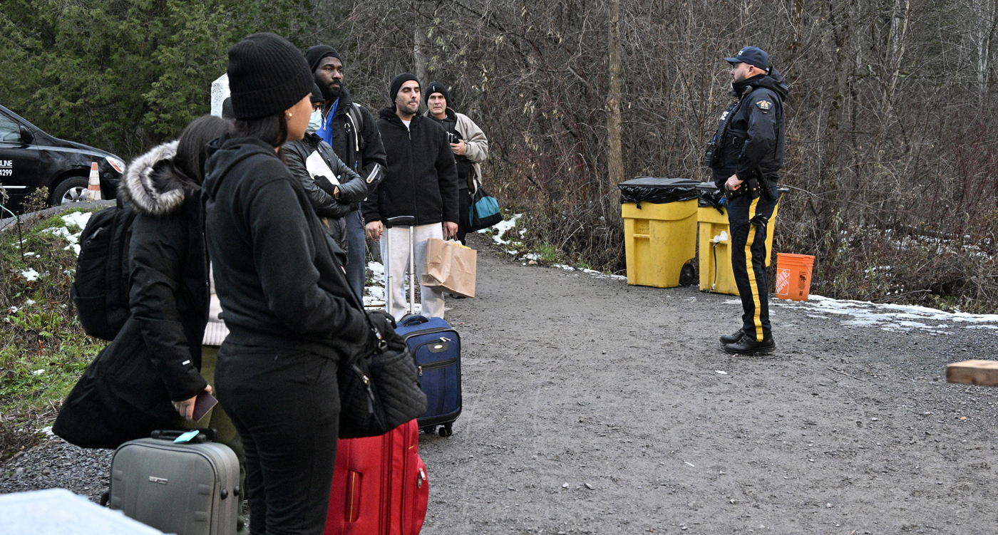 Arrivée d’immigrants irréguliers au Chemin Roxham
