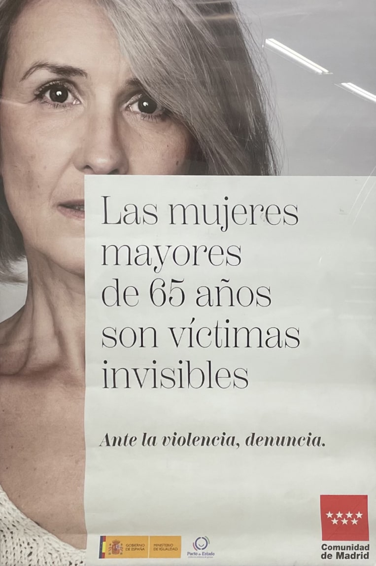Une campagne de sensibilisation contre la violence faite aux femmes de 65 ans et plus, menée par le ministère de l’Égalité, dans le métro de Madrid.