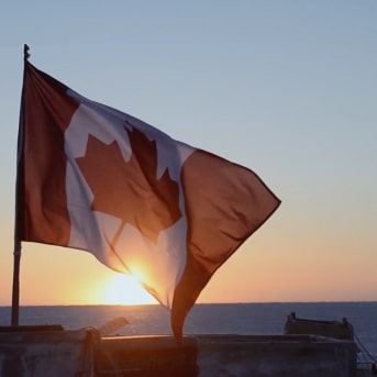 Le drapeau du canada flottant