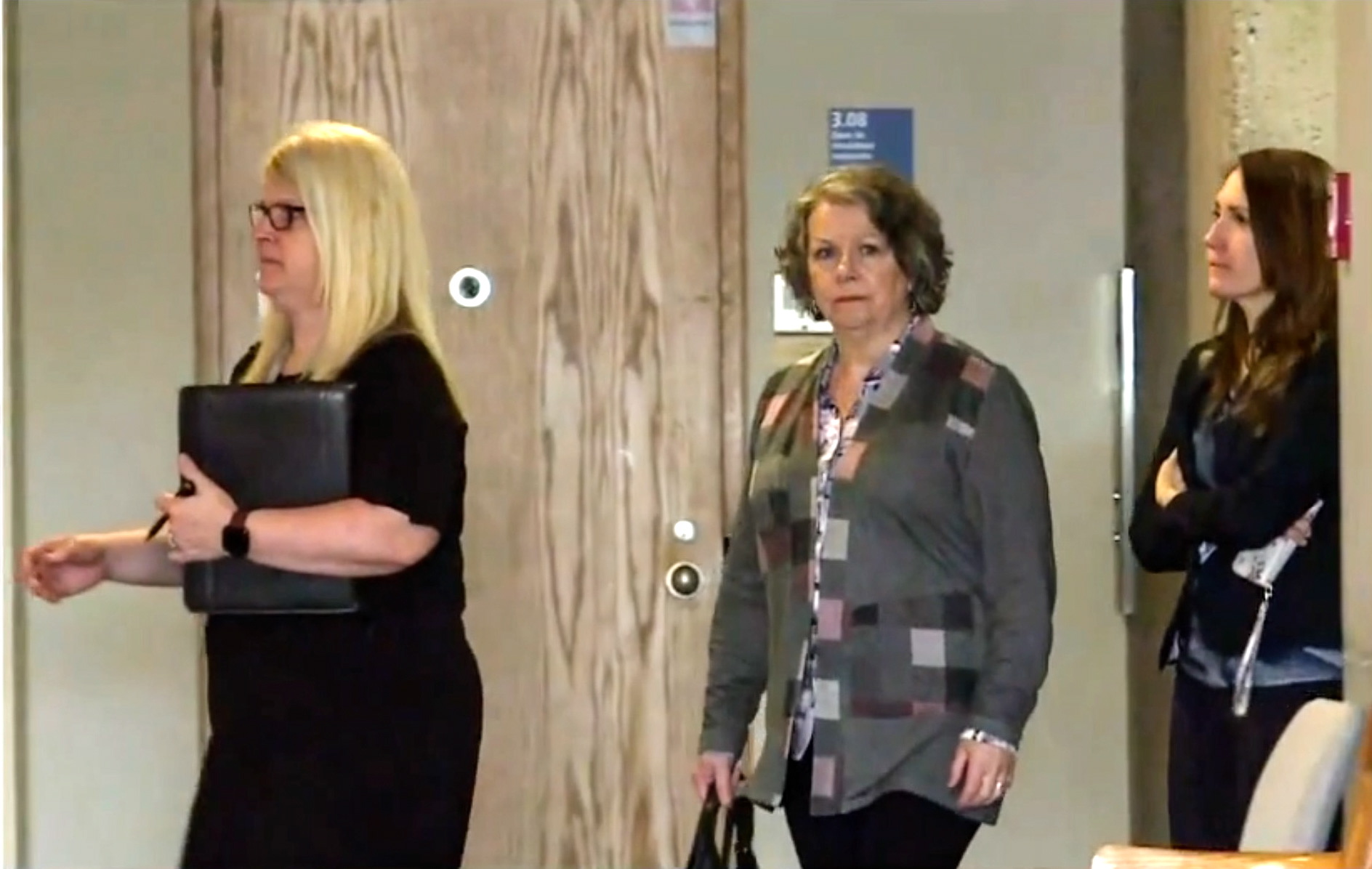 Les proches de Guylaine Potvin se sont déplacés quelques fois au palais de justice de Chicoutimi dernièrement afin d'assister aux procédures judiciaires de Marc-André Grenon. Mardi, c'était d'ailleurs la première fois que la famille de la victime voyait le suspect en chair et en os. 