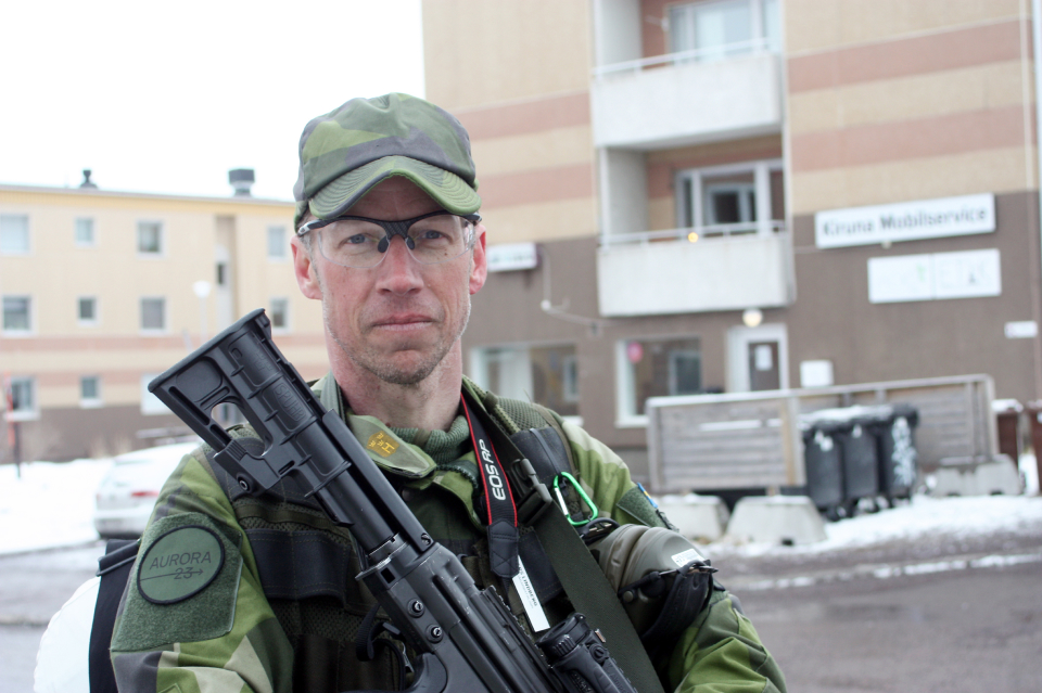 Anders Lindberg, employé à la mine de fer de Kiruna dans l'Arctique suédois, a rejoint le corps de la Garde civile pour défendre le pays en cas d'attaque russe. Photo Anne Caroline Desplanques, Le Journal de montréal