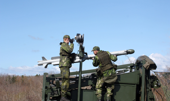 Jeunes conscrits des Forces armées suédoises lors du déploiment du système antimissile Patriot à Stockholm dans le cadre de l'exercice AURORA 23. Photo Anne Caroline Desplanques, Le Journal de montréal
