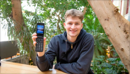 Il est beaucoup plus heureux sans téléphone intelligent