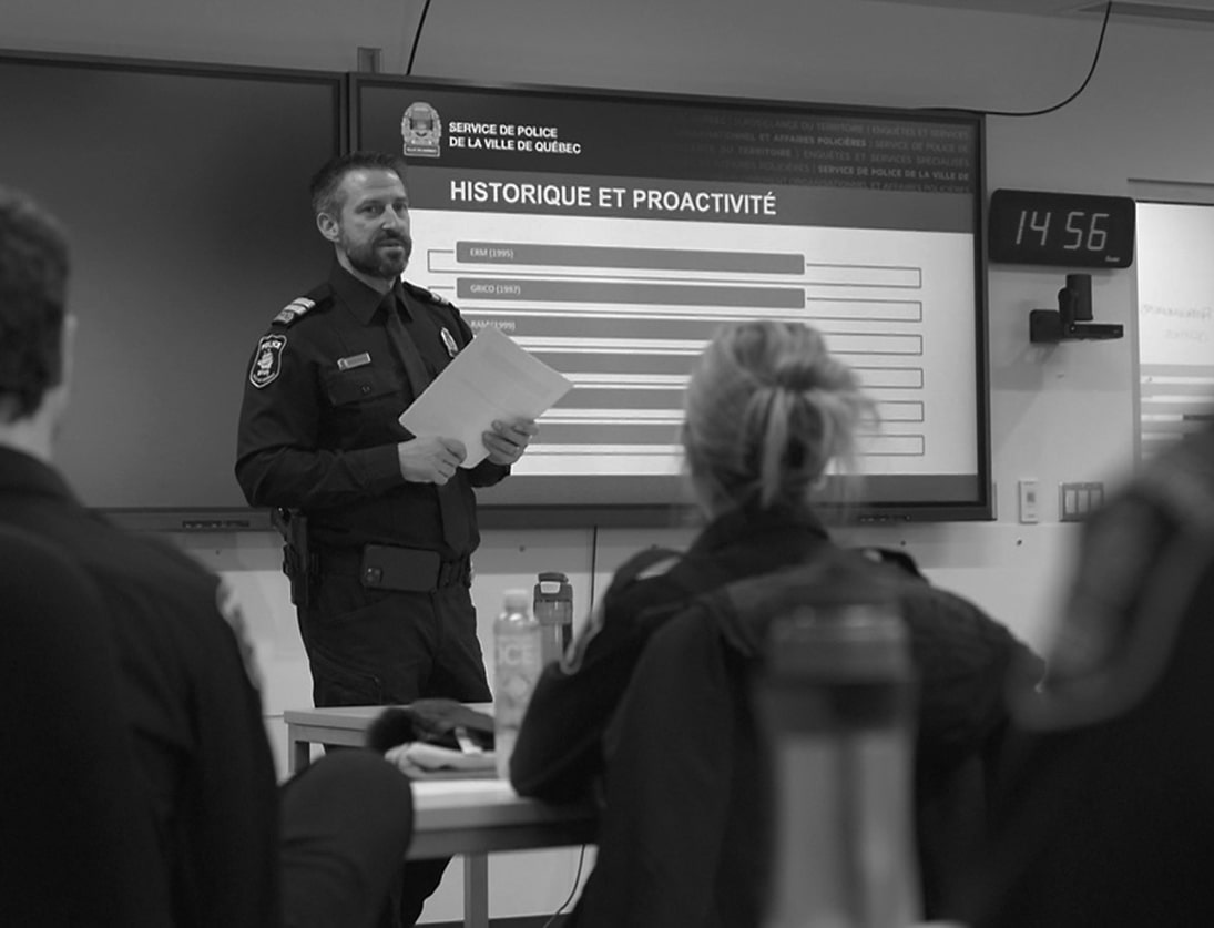 Perquisition du Groupe tactique d'intervention du SPVQ Perquisition du Groupe tactique d'intervention du SPVQ